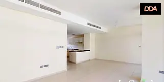 SPACIOUS 3BR TOWNHOUSE | PRIVATE BACKYARD | VARDON