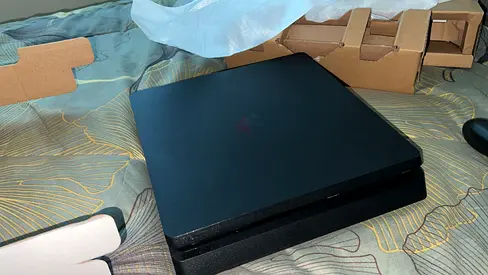 Ps4 slim 9.00 version 1000 gb with controller and game