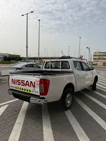 GCC Specs Nissan Navara 4X4 full automatic !