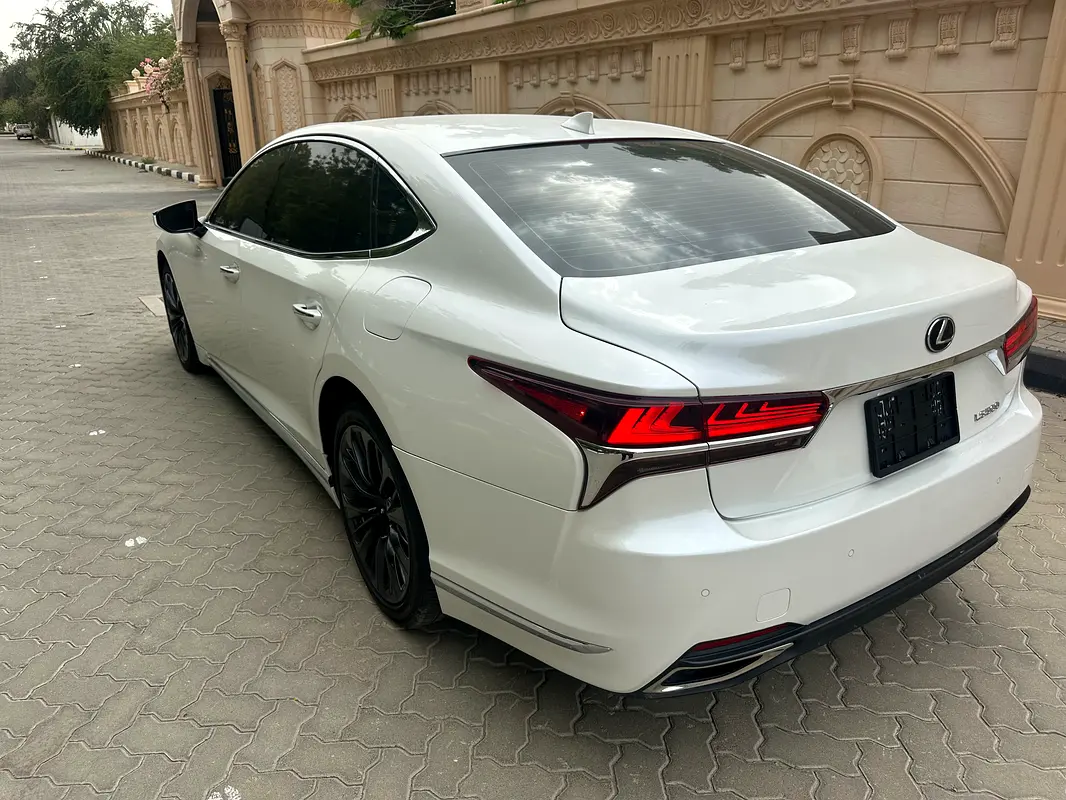 Lexus LS-Series 2020 — photo 1 of 15