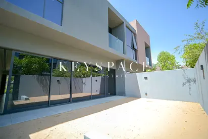 Architectural Smart Residence in a Prestigious Nature-Led Address | Resale