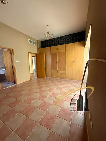 فيلا فاخرة 4 غرف نوم للإيجار في مردف | تصميم واسع | مطبخان