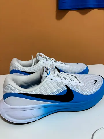 Nike Revolution 8