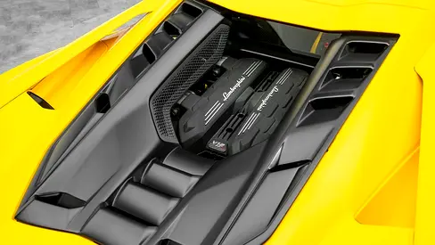 صورة 18 لـ 2024 Lamborghini REVUELTO