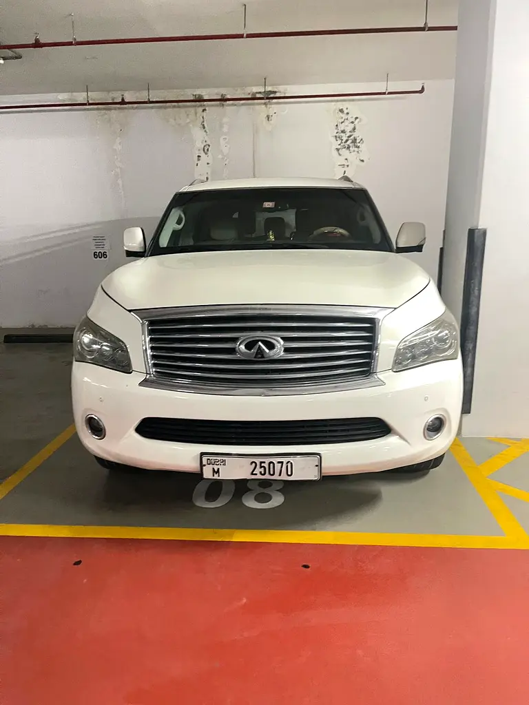 Infiniti QX56 2012 — photo 1 of 17