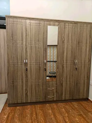 Modern style 5door wardrobe available good quality