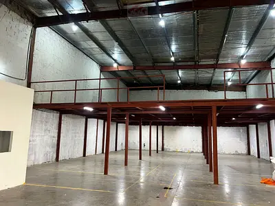 WAREHOUSE / RENTAL / PRIME LOCATION-DIRECT OWNER