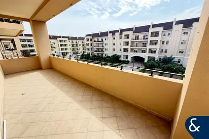 Spacious | Bright | 2 Bed | Vacant Now