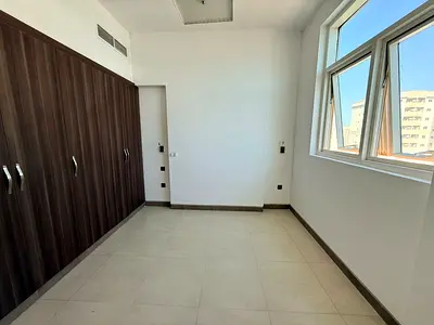 اول ساكن /غرفتين  وصالة /3حمام/ مطبخ واسع /خزائن حائط  //اطلالة مفتوحة/ مع /جيم /ومسبح
