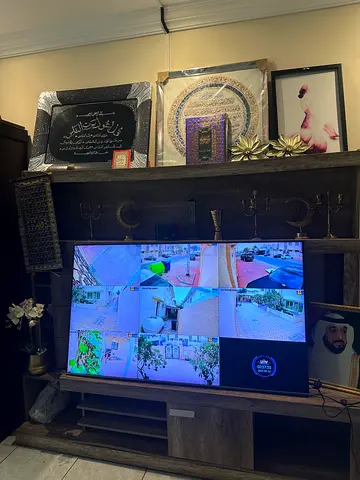 Selling Tv stand for cheap  with the decoration pieces except the TV moving out of that’s why