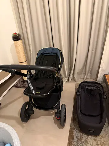Mamas and Papas Ocarro stroller and carry cot