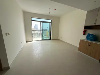 *للبيع غرفه وصاله جزيره مريم مبنى كريستال*