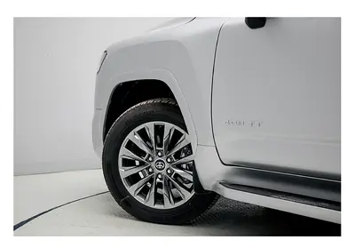 2025 Toyota LAND CRUISER — миниатюра 8