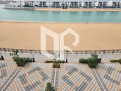 Large studio apartment - Sea view - Freehold