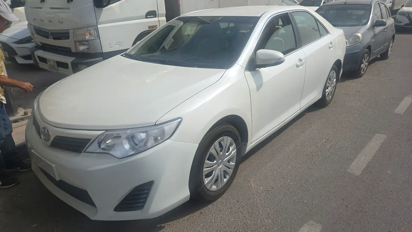 Toyota Camry 2015 — photo 1 of 13