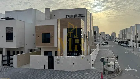 Villa for sale in Ajman at a bargain price, including fees. Excellent location. Freehold ownership for life. Open to all nationalities with bank finan