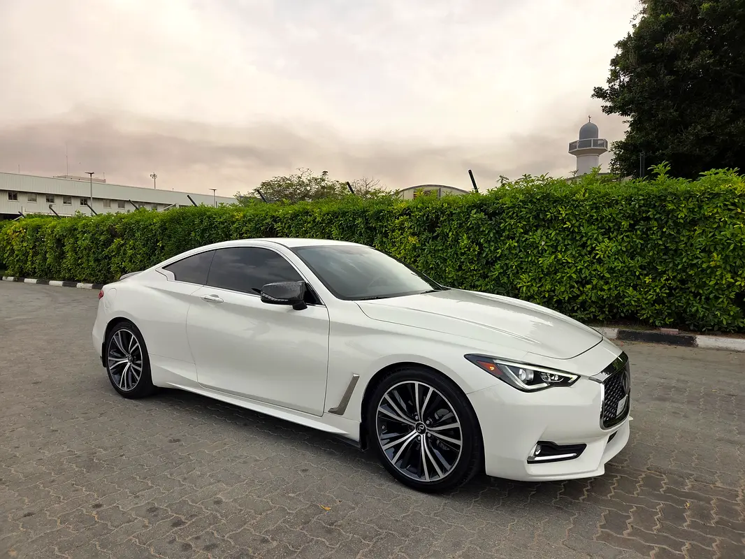 Infiniti Q60 2021 — photo 1 of 20