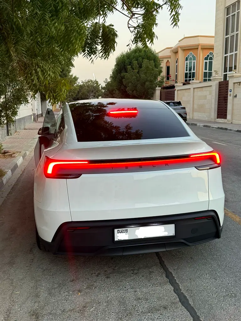 Tesla Model Y 2025 — photo 1 of 13