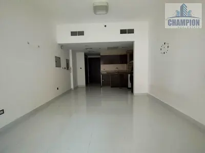 استوديو بالطابق العلوي | شرفة | إطلالات على وسط المدينة والمارينا