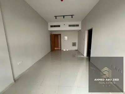 أرقي غرفتين وصالة بإطلالة بحرية مفتوحة للإيجار بالراشدية 1 عجمان، تشطيب سوبر ديلوكس، بلكونة، تكييف مركزي، قريب من غلفا ونستو والسفير