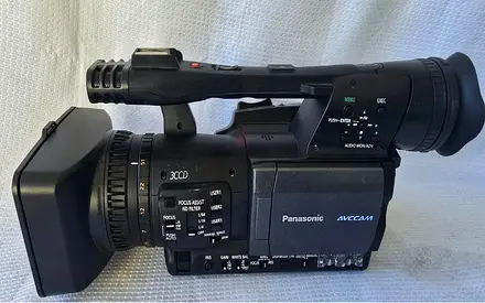 Panasonic AVCCAM AG-HMC150P Camcorder Battery Charger SD record