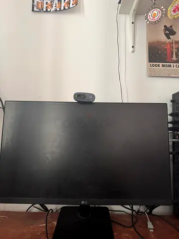 LG Monitor without Webcam - Good Working Condition 6-7 months use. Very good for day to day use