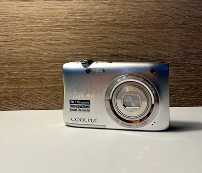 Nikon COOLPIX 20.1MP Compact Point-and-Shoot Camera - Silver