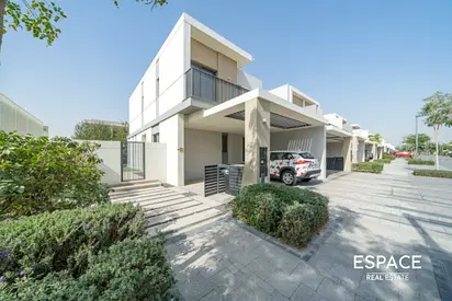 Next to the Park | Vacant | Spacious