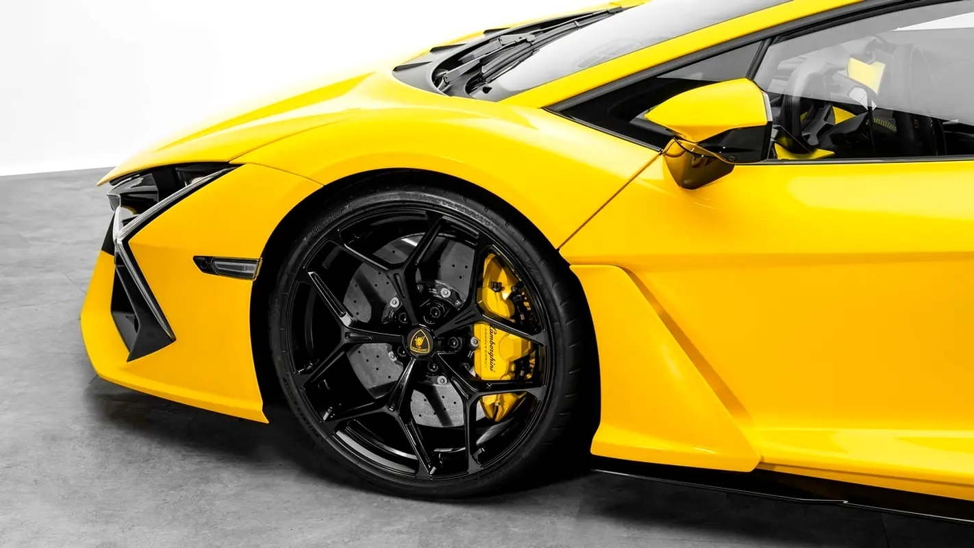 Lamborghini Revuelto 2024