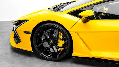 صورة 4 لـ 2024 Lamborghini REVUELTO