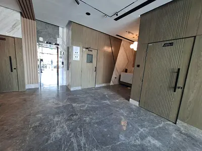 Lxury and brand new apartment with 1wachroom prim location aljada out sid