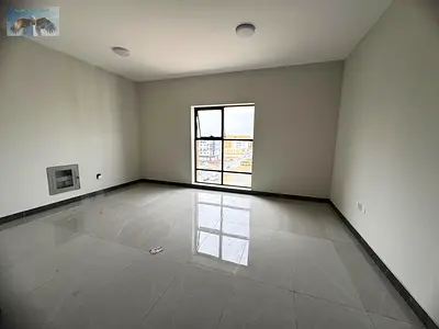 شقة غرفتين وصالة للإيجار السنوي في الجرف 3 الصناعية بعجمان – بناية جديدة أول ساكن – 3 حمامات مع بلكونة – موقع مميز بجوار مركز القبائل والسوق الصيني