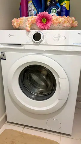 Midea Front-Load Washing Machine - Mint condition