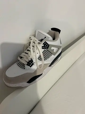 Limited uk edition Jorden 4 retro military black