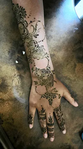 Henna Artist in Sharjah - Home Service Available