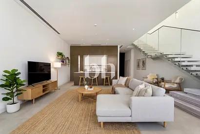 Prime Corner Position | G+1 | Unfurnished