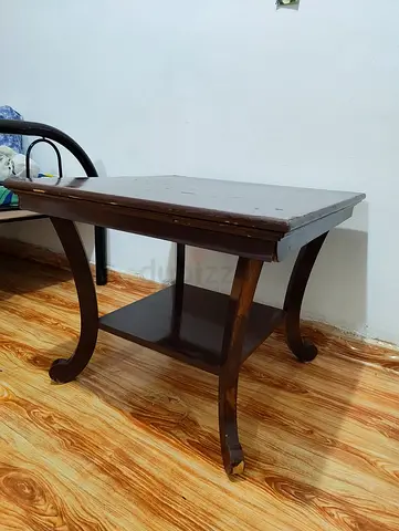 Neet and clean Used wooden coffee table with lower shelf