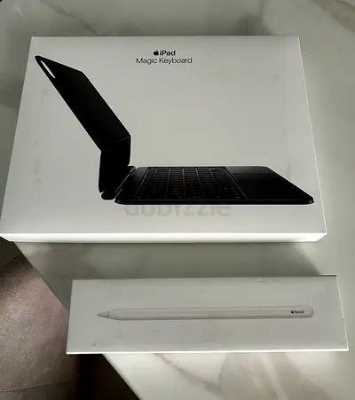 Apple Magic Keyboard and pen for IPad