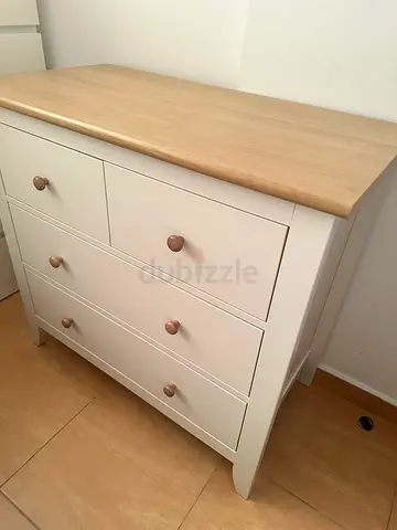 Chest of drawers