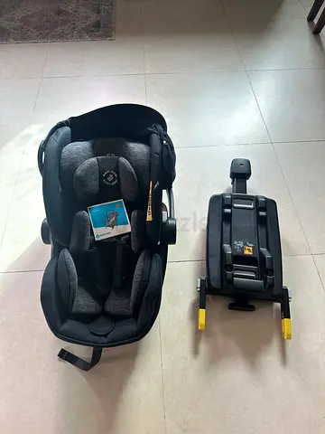 Infant car seat with ISOFIX base - used, good condition