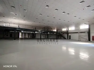 مصنع بمساحة ١٦٥٠٠ قدم مربع / طاقة كهربائية ٢٠٠ كيلوواط / ارتفاع قياسي / مناسب للمصانع / على الطريق الرئيسي / الإيجار ١,٢٠٠,٠٠٠ درهم إماراتي / ١,٢ مليو