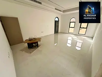 اختبر قمة الراحة والأناقة في هذه الفيلا الضخمة ذات الست غرف النوم الرئيسية الواقعة في قلب مدينة العليا، عجمان. مصمم بتشطيبات فاخرة وتصميم واسع، هذا ال