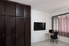 Looking for Studio Mate