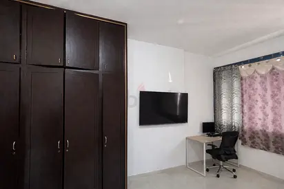 Looking for Studio Mate