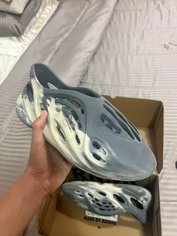 Foam runners adidas yeezy