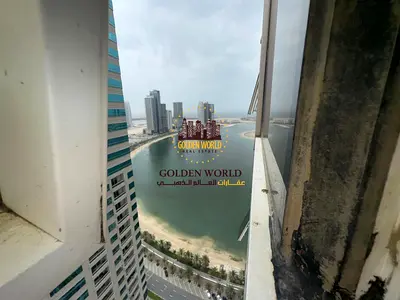 شقة 3 غرف وصالة بالتعاون، باركنغ مجاني، غرفة ماستر بإطلالة جزئية على البحر، 4 حمامات، خادمة ماستر، بانوراما، جيم ومسبح، السعر 65 ألف.