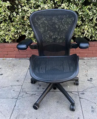 Aeron chair bay Herman miller model B