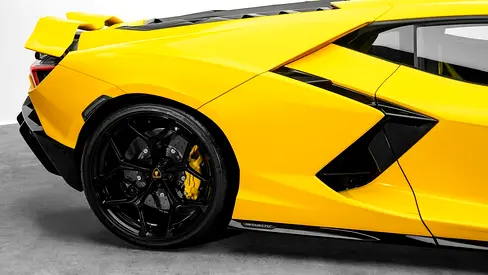 صورة 17 لـ 2024 Lamborghini REVUELTO
