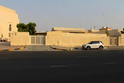 🏡 فيلا للبيع في الجزات بالشارقة | وحدتين مستقلتين بعائد استثماري مميز