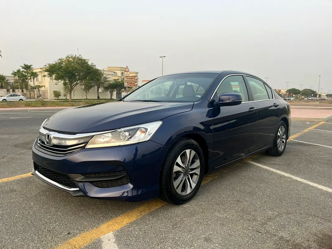 Honda Accord 2017 — photo 1 of 19